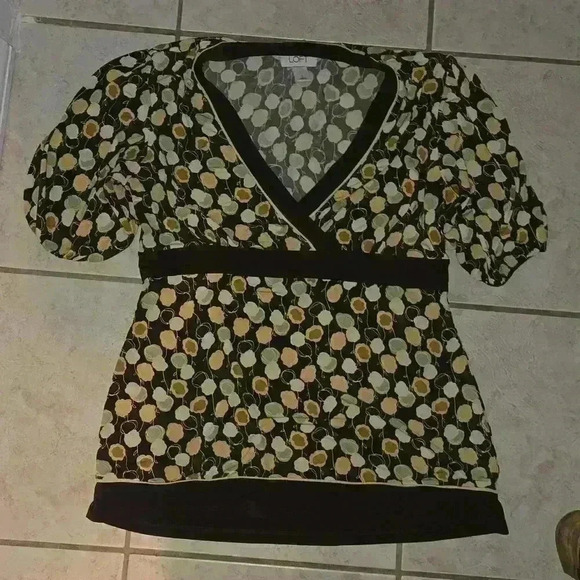 - 🌻NWOT LOFT TOP - Picture 1 of 3